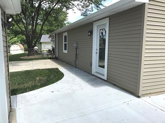 3rd image of 230 W Kennedy Dr