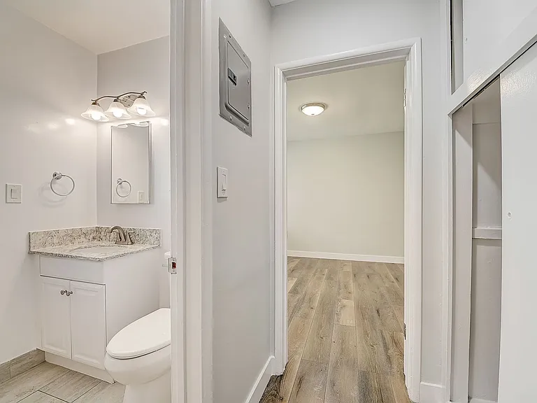 7044 Lanewood Ave — Photo 31