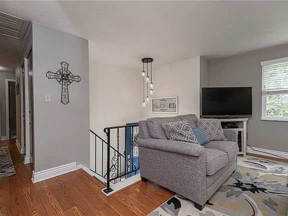 3rd image of 1135 Oblock Rd