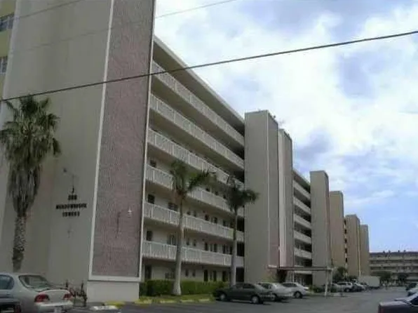 300 NE 12th Ave, Hallandale Beach, FL 33009