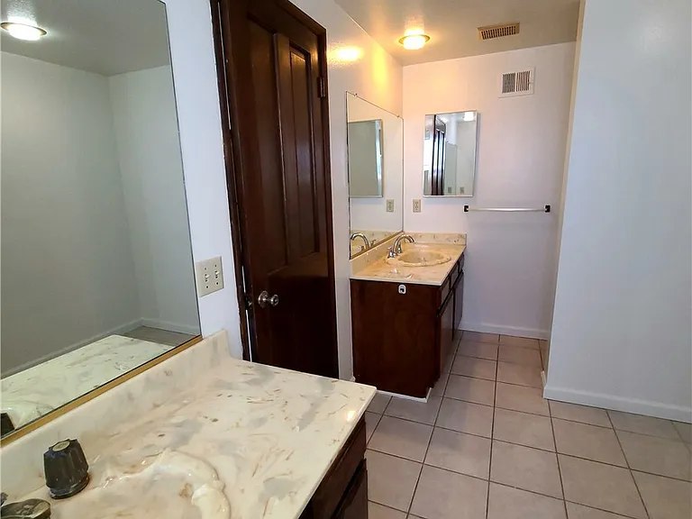 881 W Huntington Dr #G — Photo 15