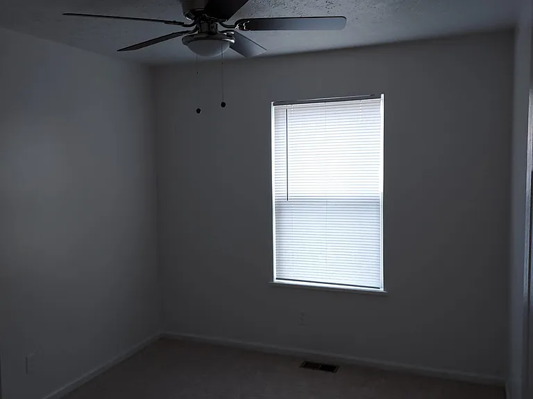 10724 Hathaway Ave — Photo 12