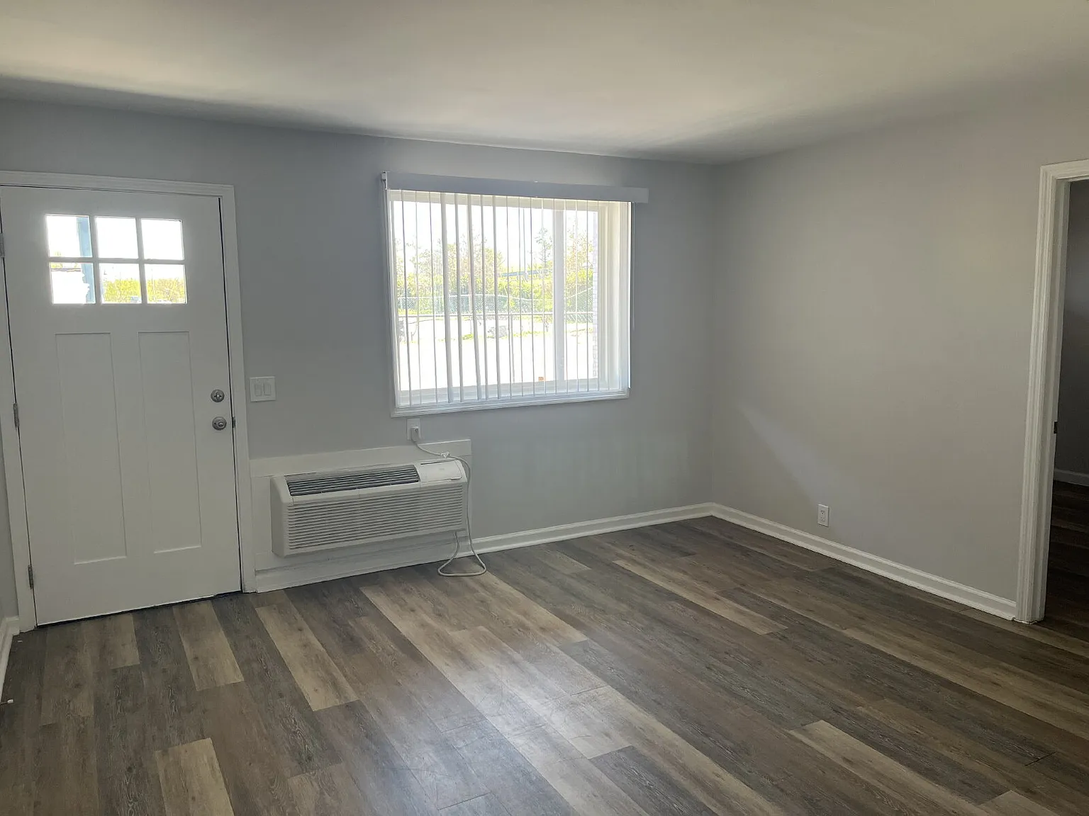 2 bed, 1.0 bath, 700 sqft, $1,100 — Photo 4