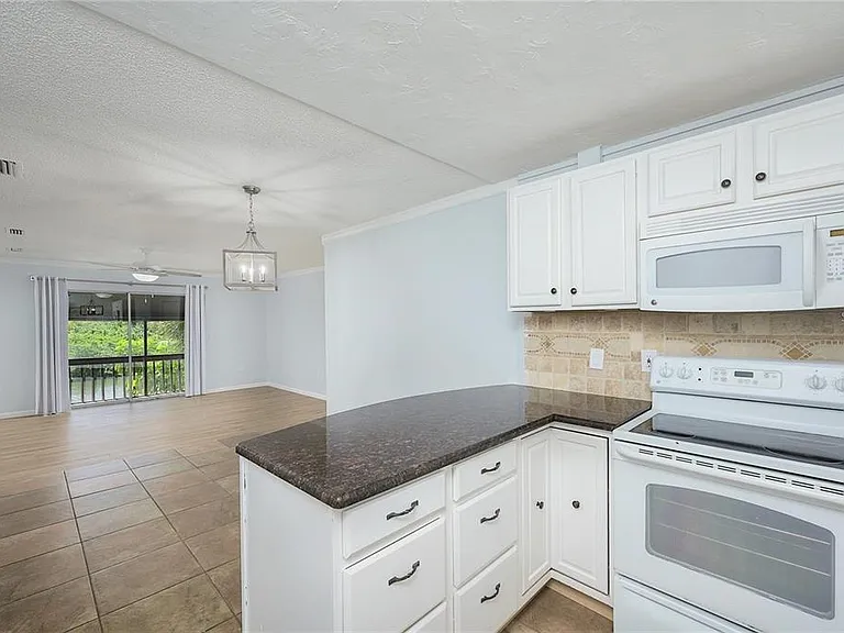 2608 Hidden Lake Dr N #C — Photo 9