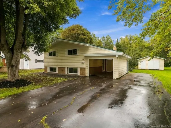 25 Vista Dr, Moncton, NB E1A 4L6