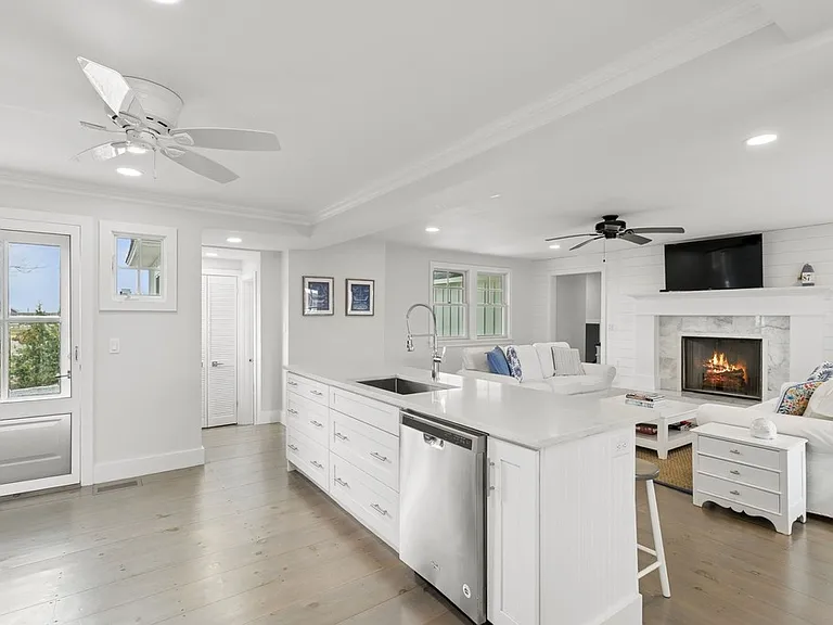 87 Foster Ave — Photo 11