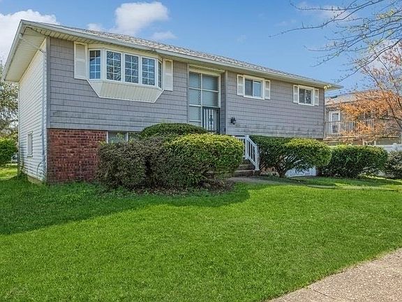 3rd image of 122 Roosevelt Pl
