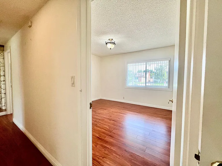 6725 Lennox Ave — Photo 35