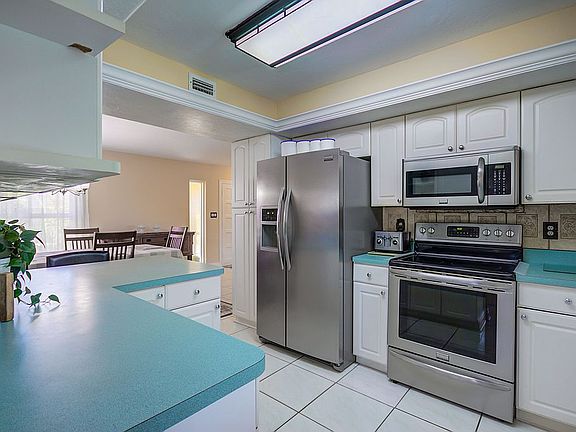 4th image of 3429 Plantation Dr