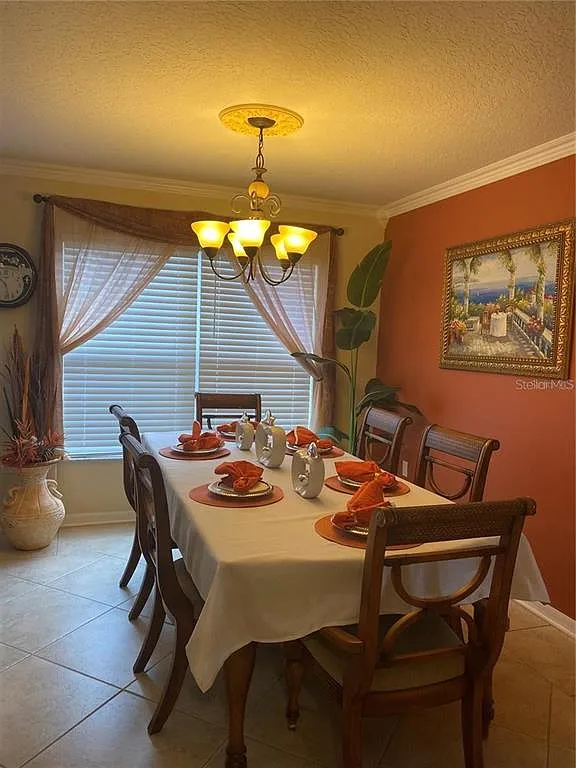 4 bed, 2.0 bath, 1950 sqft, $2,500 — Photo 3