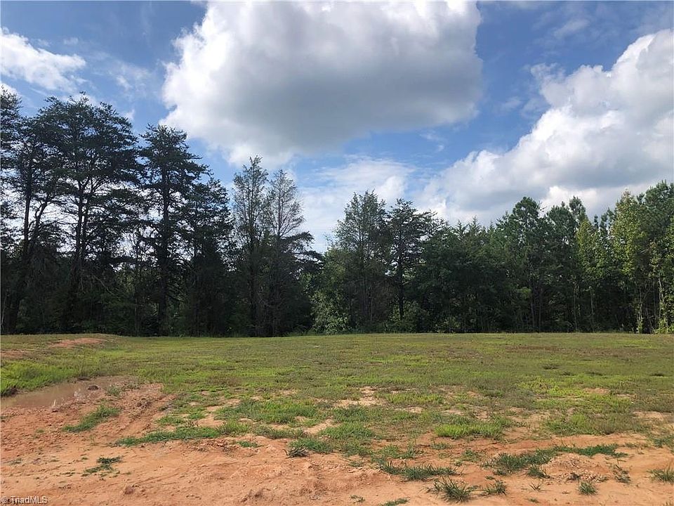 2nd image of 202 Ryder Ct