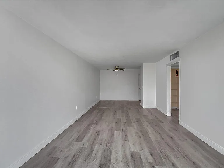 301 Croton Ave #302 — Photo 16