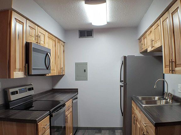 2nd image of 811 Hawkeye Dr #103