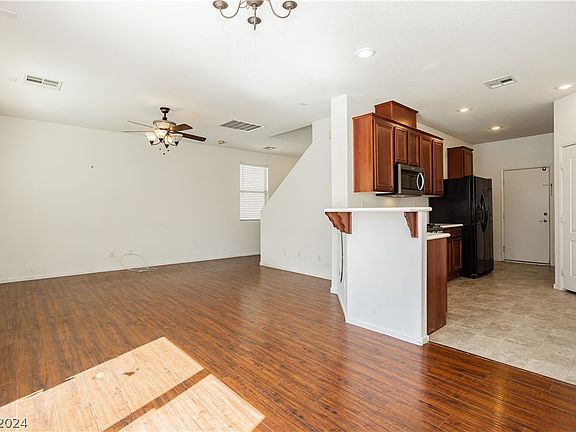 5th image of 11597 Stivali St