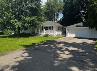 1916 Dixon Dr, Bloomington, MN 55431
