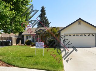 3021 W Loyola Ct, Visalia, CA 93277