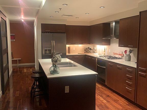 5th image of 1260 NW Naito Pkwy Unit 305