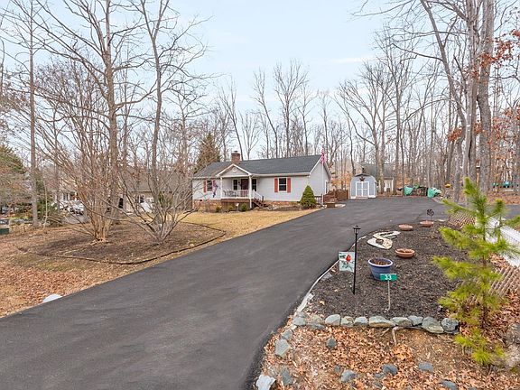 3rd image of 33 Colonial Rd