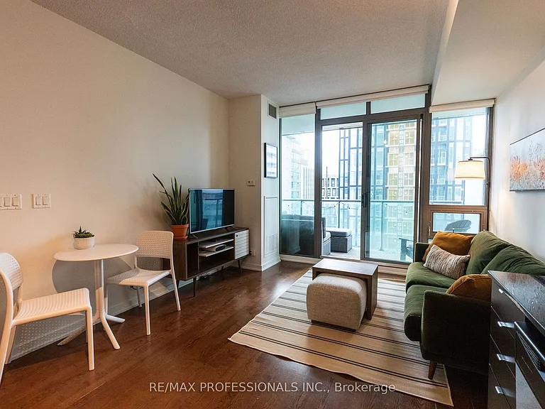 33 Lombard St N #1405 — Photo 4