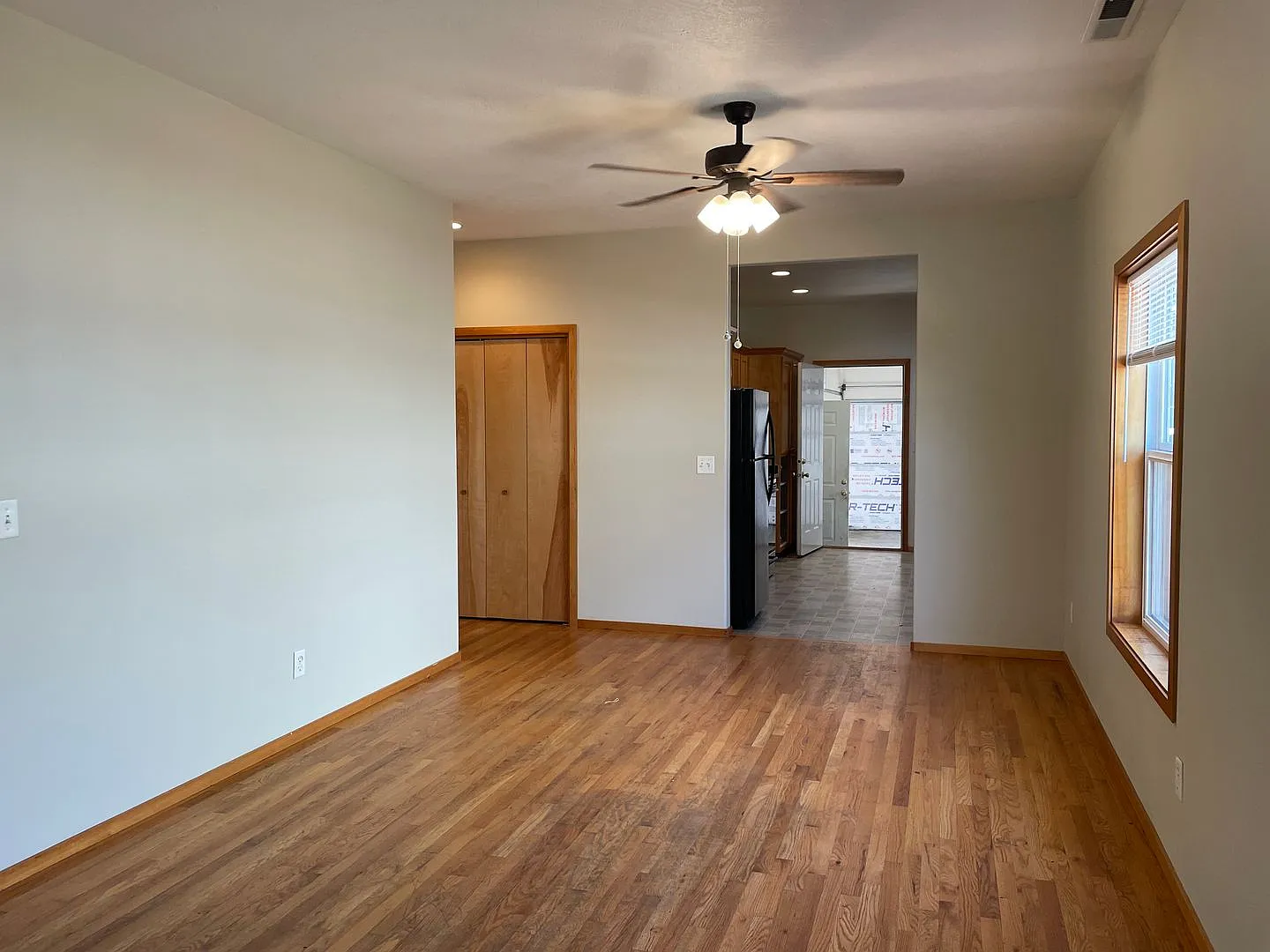 Charming Craftsman 3 Bedroom 2 Bath home in Located in Friendly Central Point — Photo 4