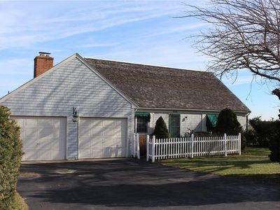 300 Sea Meadow Dr, Portsmouth, RI, 02871