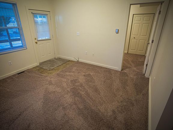 4th image of 917 Elk St #1