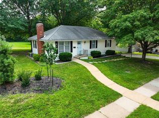 305 SW Stratford Rd, Lees Summit, MO 64081