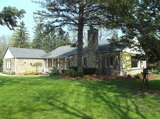 707 E Juniper Ln, Fox Pt, WI 53217