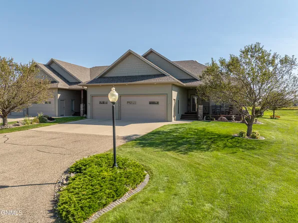 3748 Bogey Dr, Bismarck, ND 58503