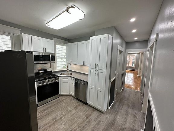 5th image of 157 Myrtle Ave