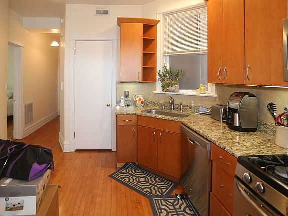 4th image of 3817 N Lakewood Ave #2