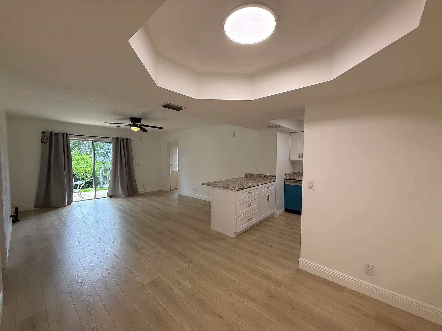 2 bed, 2.0 bath, 875 sqft, $1,695 — Photo 4