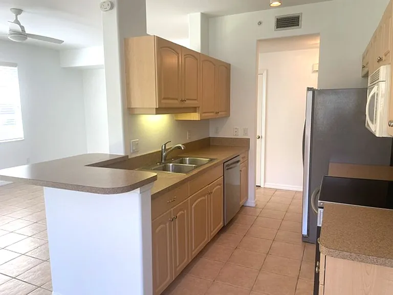 4270 Vicenza Dr #B40 — Photo 9