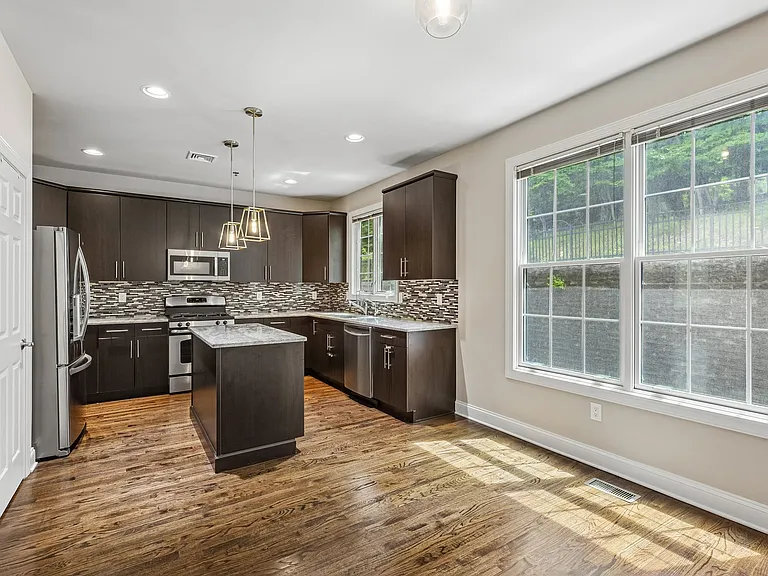 36 Bloomfield Ave — Photo 22