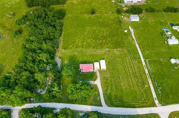 2528 Private Road 5101 — Photo 13