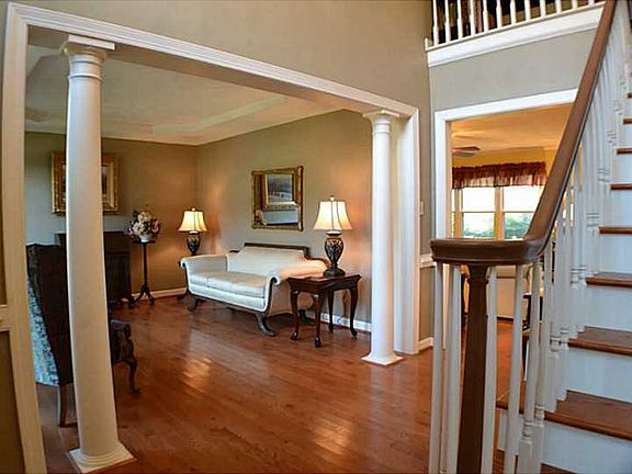 4th image of 829 Forest Lakes Cir