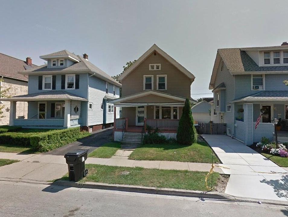 1st image of 118 W Hazeltine Ave