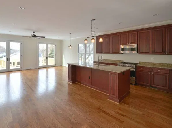 102 Chestnut St, Middleburg, VA 20117