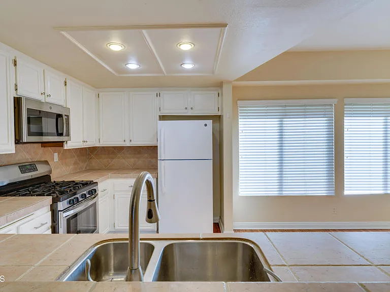 747 E California Blvd #4 — Photo 7