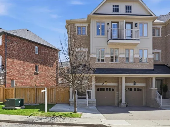 9 Rabbit Run Way, Brampton, ON L6Z 0J2