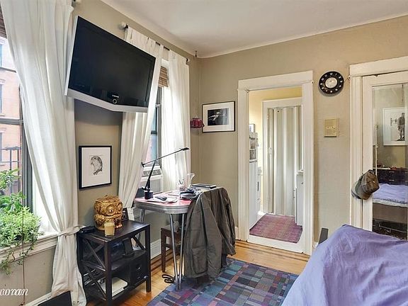 5th image of 49 Willow St APT 2G