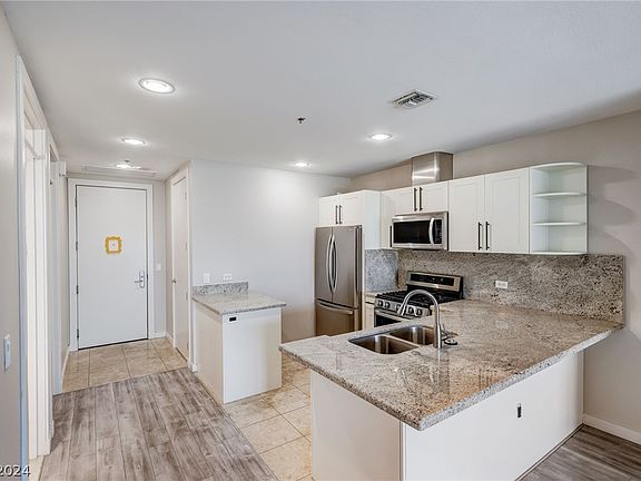 3rd image of 4575 Dean Martin Dr Unit 903