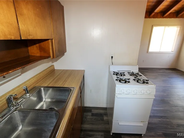 512 Barton Ln N — Photo 6