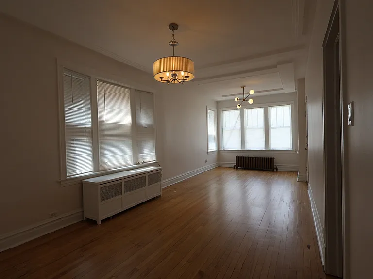 4437 S Artesian Ave #1 — Photo 2