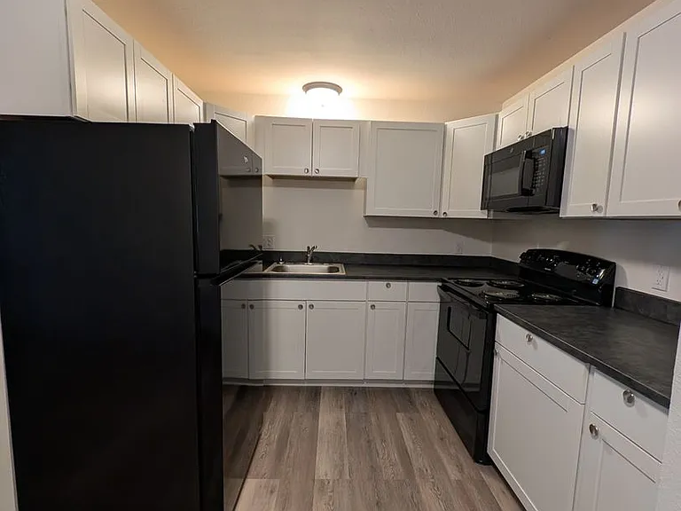 509 N Black Ave #1-8 — Photo 11