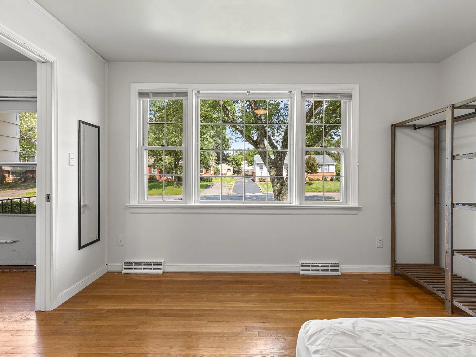 4 bed, 3.0 bath, 1706 sqft, $1,027 — Photo 4