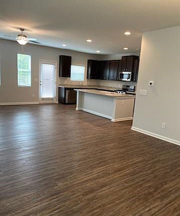 3rd image of 375 Aimes Dr