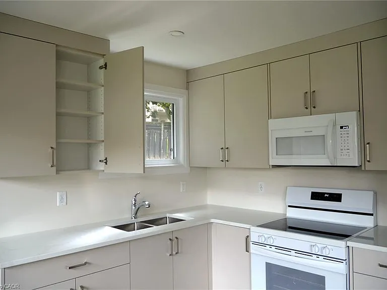 254 Cedar St — Photo 4