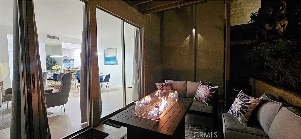 1 bed, 864 sqft, $3,000 — Photo 2