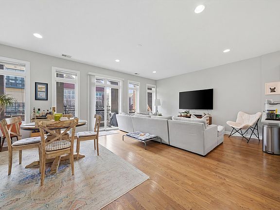 3rd image of 2114 W Rice St APT 4